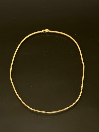 Chain in 750°/00 gold, flat curb chain link
Length:...