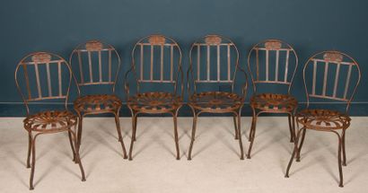 Ensemble de quatre chaises et deux fauteuils...