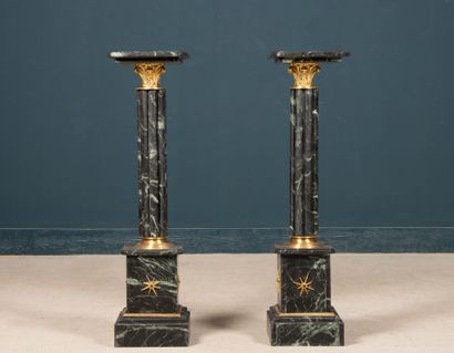 Paire de colonnes support cannelées en marbre...