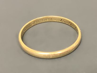 Gold wedding band.
750°/00 gold. 
TDD 57
Weight:...