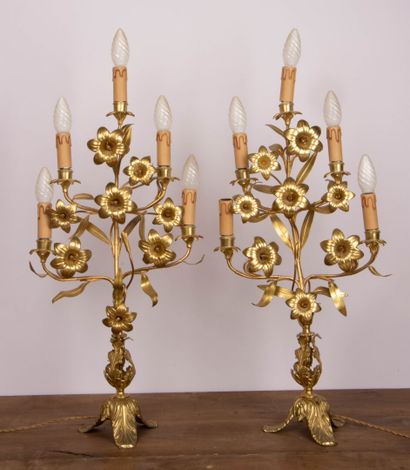 Paire de candélabres d'église à cinq lumières...