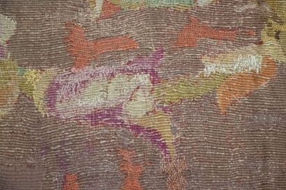 AUBUSSON Grand tapis tissé à décor de rosace...