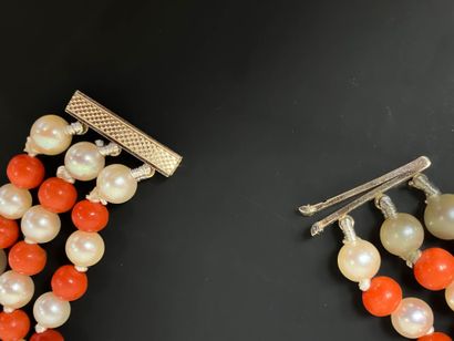 Bracelet with three rows of cultured pearls...