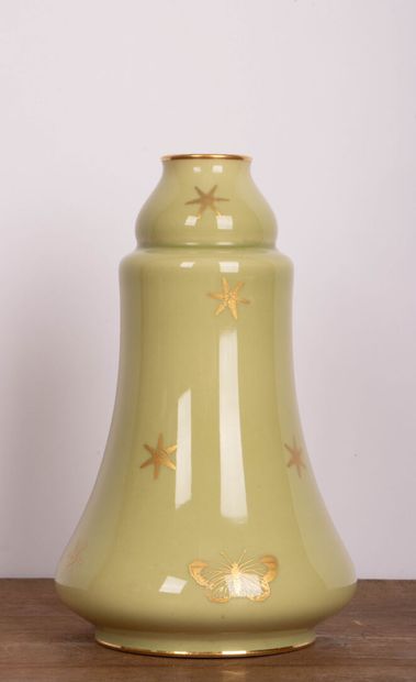 Manufacture Nationale de SÈVRES, 
Vase en...