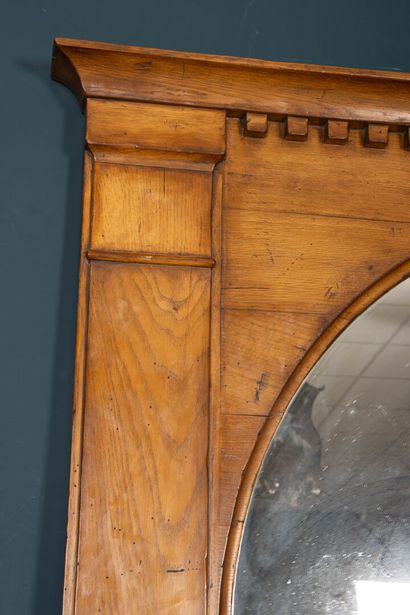 Large console et son miroir en bois fruitier.
Décoration...