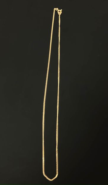 Chain in 750°/00 gold, flat curb chain link
Length:...