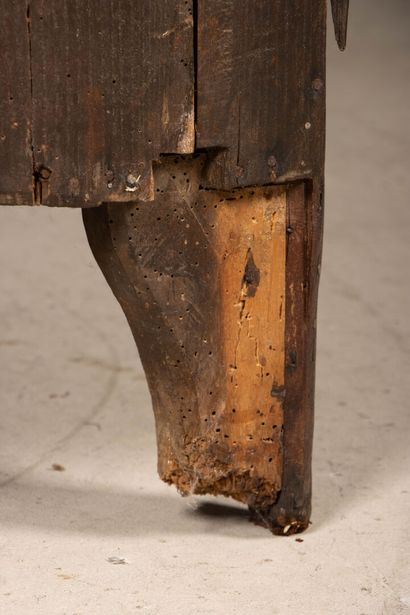 Commode scriban en acajou mouluré, à abattant...