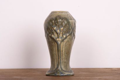 MOUGIN Frères à Nancy. 
Vase en grès émaillé,...
