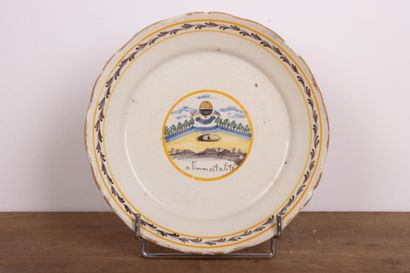 NEVERS fin XVII°
Assiette en faïence à décor...