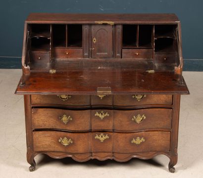 Commode scriban en acajou mouluré, à abattant...
