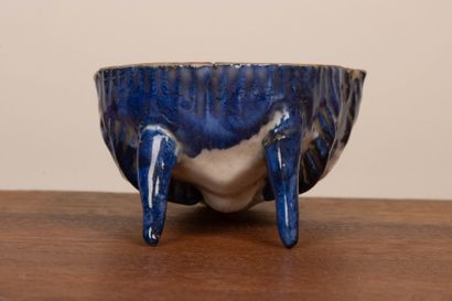 CHINE. 
Large coupelle circulaire en porcelaine...