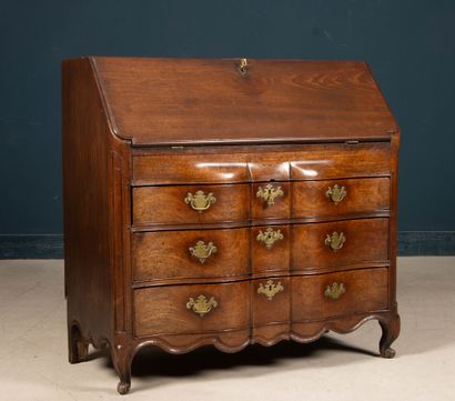 Commode scriban en acajou mouluré, à abattant...