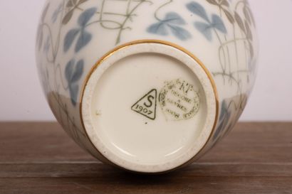 Manufacture Nationale de SÈVRES.
Vase en...