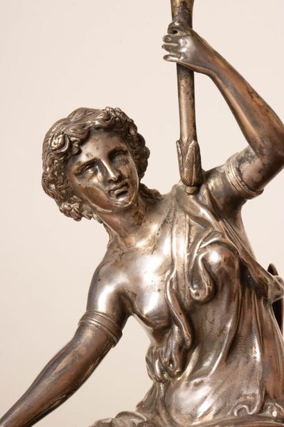 Centre de table en argent. figurant une nymphe...