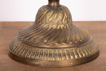 Paire de flambeaux en bronze , richement...