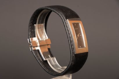 GUCCI
Black leather and steel cuff watch
Quartz...