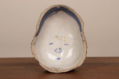 CHINE. 
Large coupelle circulaire en porcelaine...