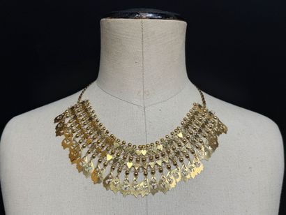 Gold choker necklace with radiating pendants.
Indian...