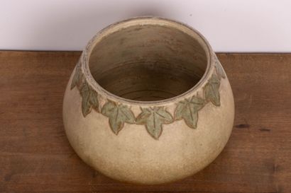 Felix-Optat MILET (1838-1911) à Sèvres 
Vase...