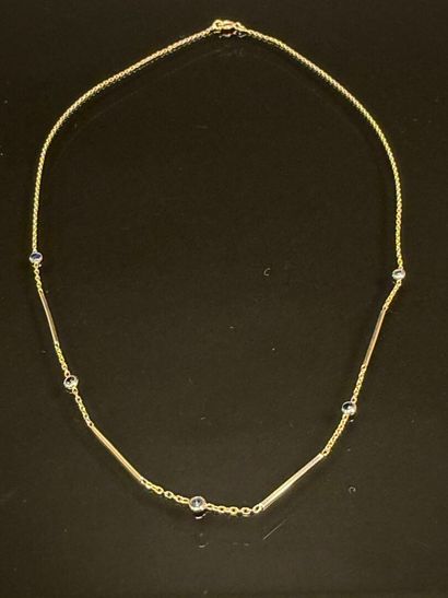 Gold chain with small sapphires
750°/00 gold
Length:...