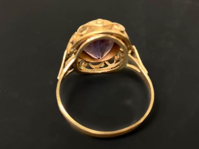 Gold ring set with an amethyst.
Gold 585°/00.
TDD...