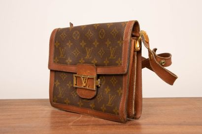 LOUIS VUITTON. 
Dauphine