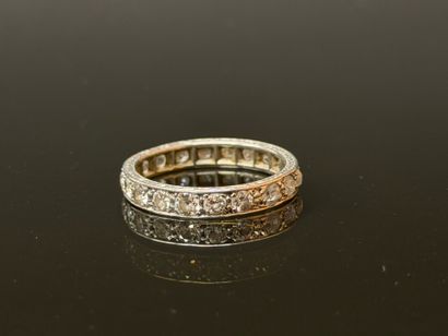Wedding ring in white gold and diamonds
750°/00...