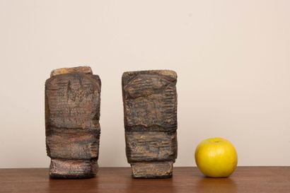 LA BORNE.
Stoneware sculptures symbolizing...