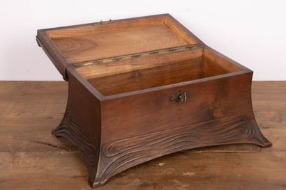 Coffret en bois sculpté à décor de Vénus...