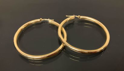 Pair of gold creoles.
750°/00 gold
D: 4 cm.
Weight:...