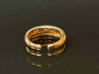 Yellow gold and diamond-paved ring.
750°/00...