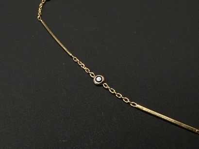 Gold chain with small sapphires
750°/00 gold
Length:...