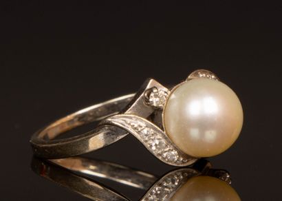 White gold ring set with a cultured pearl...