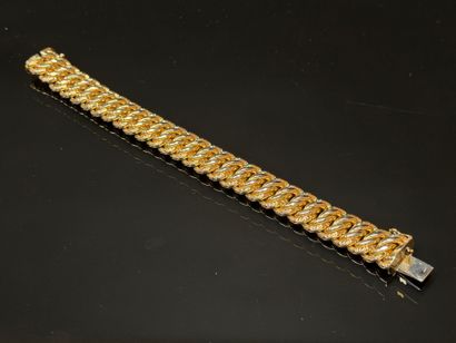 Gold cuff bracelet.
750°/00 gold.
Length:...