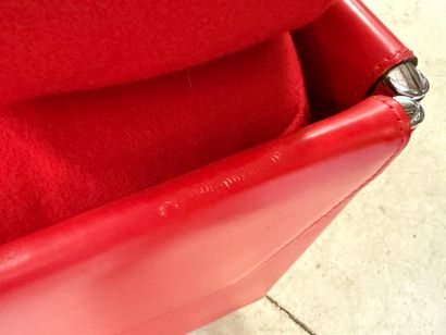 POLTRONA FRAU - 
Paire de fauteuils en cuir...