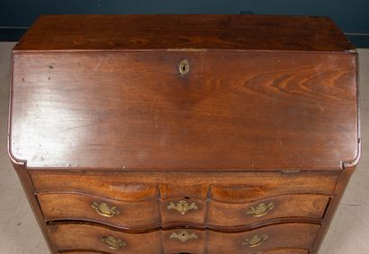 Commode scriban en acajou mouluré, à abattant...
