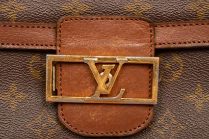 LOUIS VUITTON. 
Dauphine