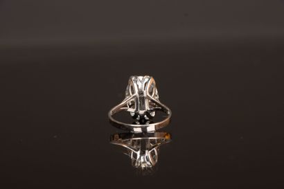 White gold ring set with a navette-cut aquamarine...