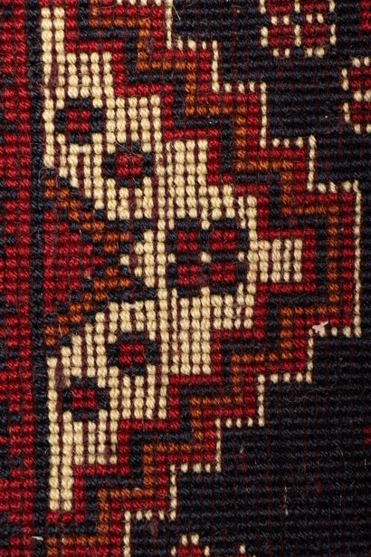 Grand tapis galerie en laine, tissé main.
Afghanistan...