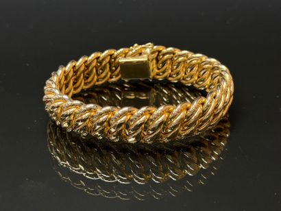 Gold cuff bracelet.
750°/00 gold.
Length:...