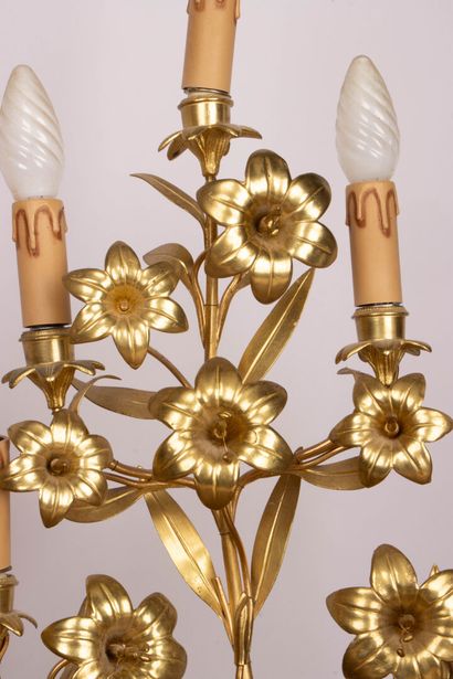 Paire de candélabres d'église à cinq lumières...