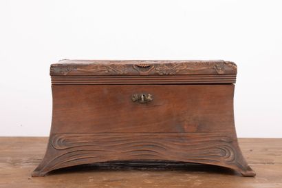 Coffret en bois sculpté à décor de Vénus...
