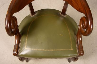 Fauteuil de bureau en acajou de Cuba.
Epoque...