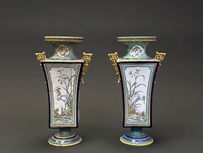 SARREGUEMINES. 
Paire de vases pagodes en...