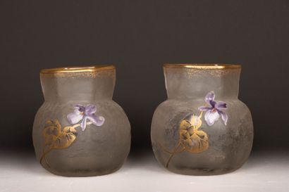 DAUM attribué à 
Paire de petits vases en...