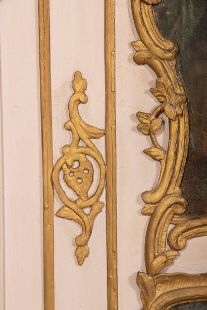 Grand trumeau de boiserie en bois laqué,...