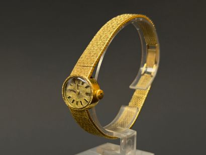 Gold ladies' watch, oval dial, gold bracelet.
750°/00...