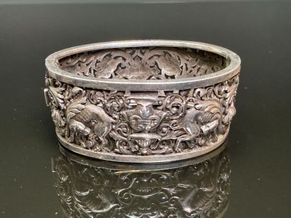 COUQUAUX Joaillier
Bracelet rigide et articulé...