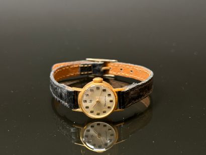 LIP lady's watch, gold case.
750°/00 gold.
Leather...