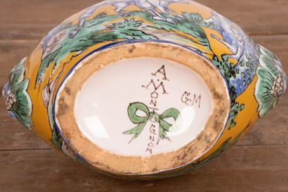 Antoine MONTAGNON à NEVERS 
Gourde en faïence...